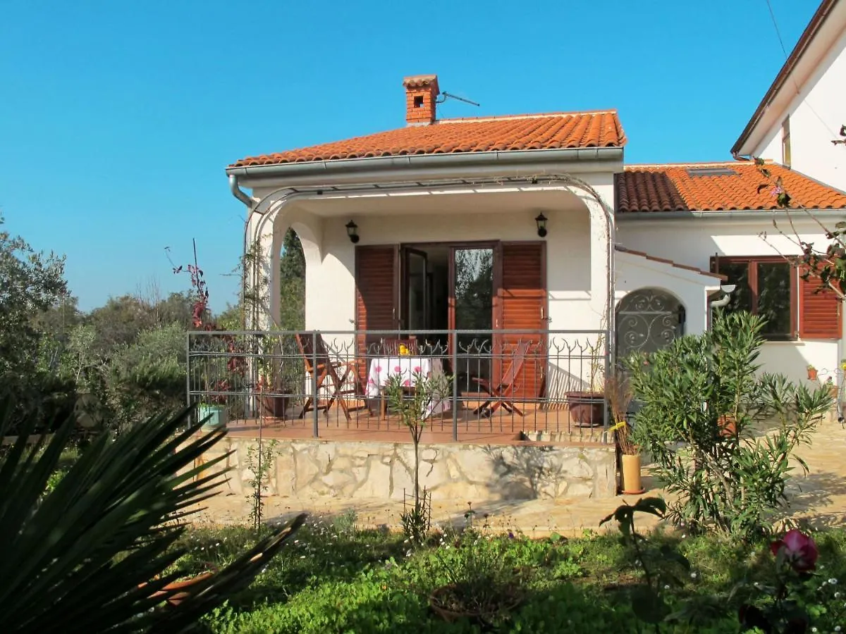 Holiday Home Ema - Pul418 By Interhome Peroj